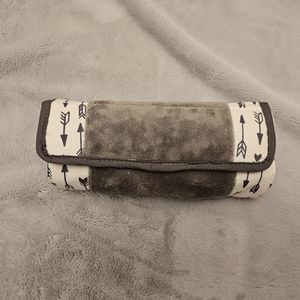 Goldbug Diaper Changing Pad, Gray Arrows